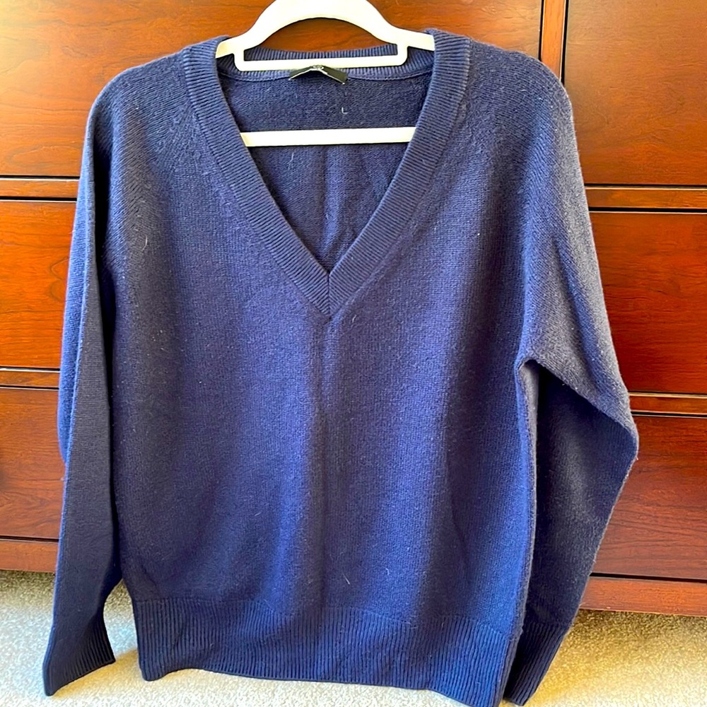 Woolen Bloom Blue V-Neck Sweater Size Medium
